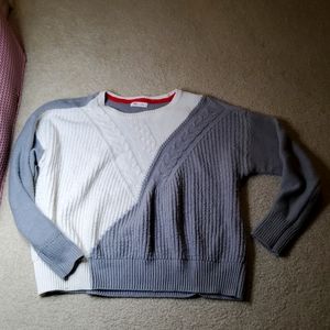 A white and Gray knitted sweater sweater.